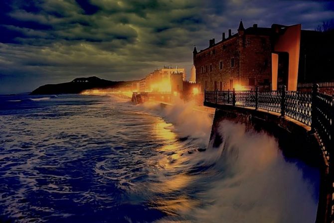 Atardecer con Mareas vivas en Zarautz : foto en Zarautz