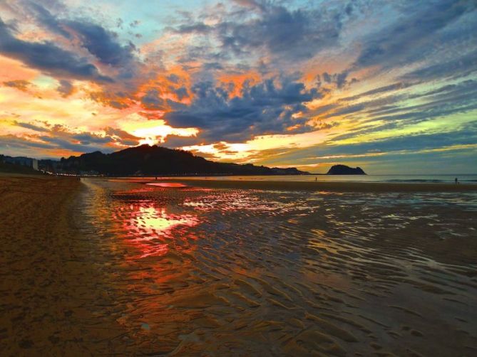 Atardecer en la paya de Zarautz : foto en Zarautz