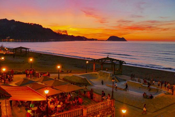 Atardecer en verano en Zarautz : foto en Zarautz