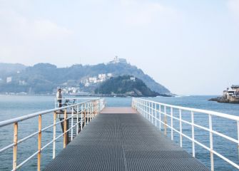 Azul clarito casi blanco