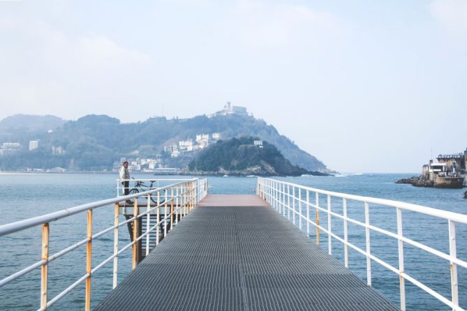 Azul clarito casi blanco: foto en Donostia-San Sebastián