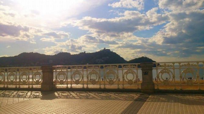 Barandilla al sol: foto en Donostia-San Sebastián