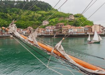 Barco en Pasajes de San Juan 