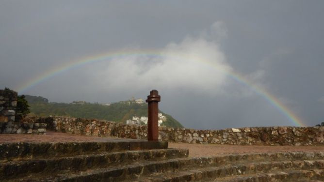 Besarkada bajo el Arco Iris: foto en Donostia-San Sebastián