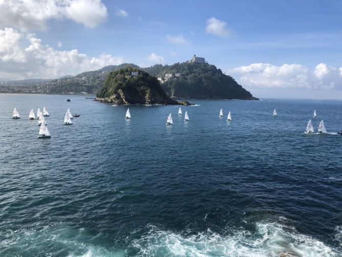 Blanco sobre azul: foto en Donostia-San Sebastián