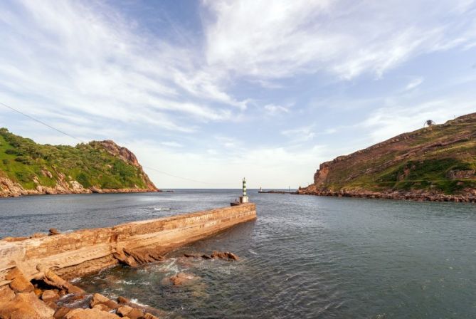 Bocana del Puerto de los Pasajes: foto en Pasaia