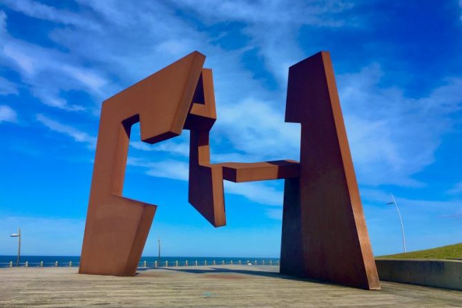 Construcción vacia de Oteiza : foto en Donostia-San Sebastián