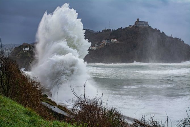 Cuando el mar nos regala espectaculo: foto en Irun