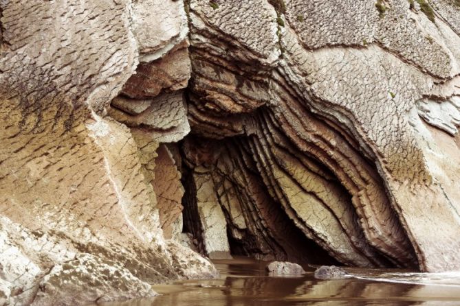 La cueva del Flysch: foto en Zumaia