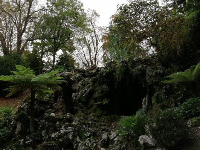 cueva parque de aiete: foto en Donostia-San Sebastián