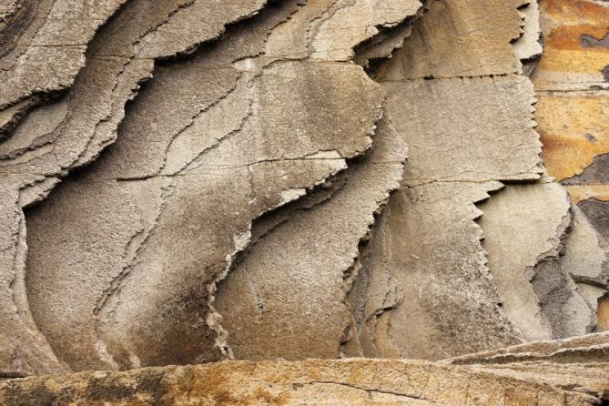 Dientes de piedra: foto en Zumaia