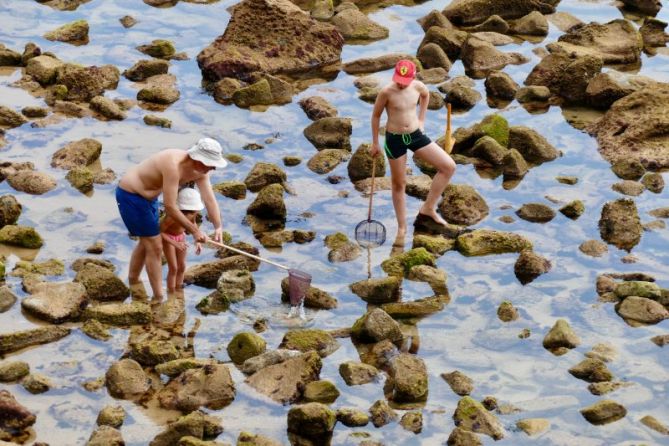 Disfrutando de baja mar : foto en Zarautz