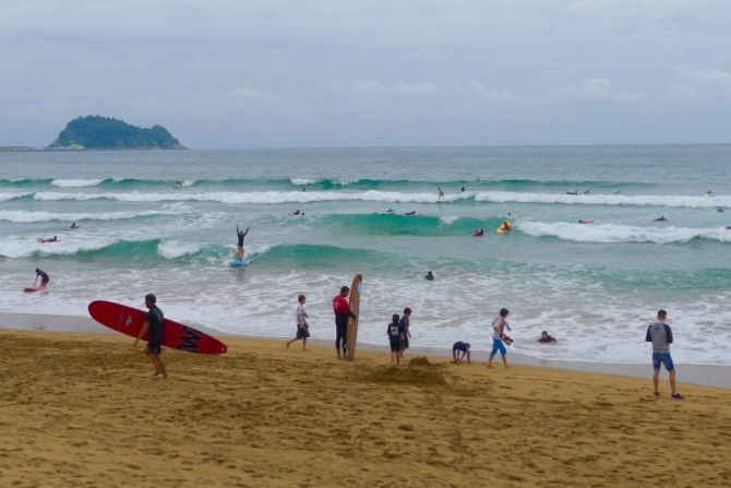 Disfrutando con las olas : foto en Zarautz