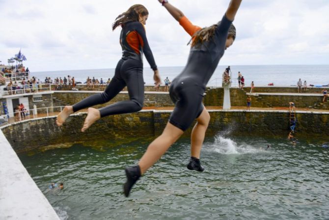 Disfrutando en el puerto de Zarautz : foto en Zarautz