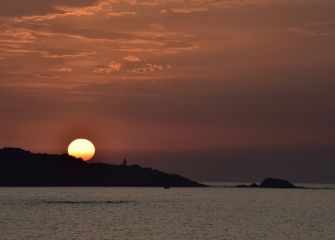 Eguzkia Higer-en ezkutatzen da