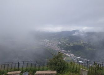 Entre la niebla