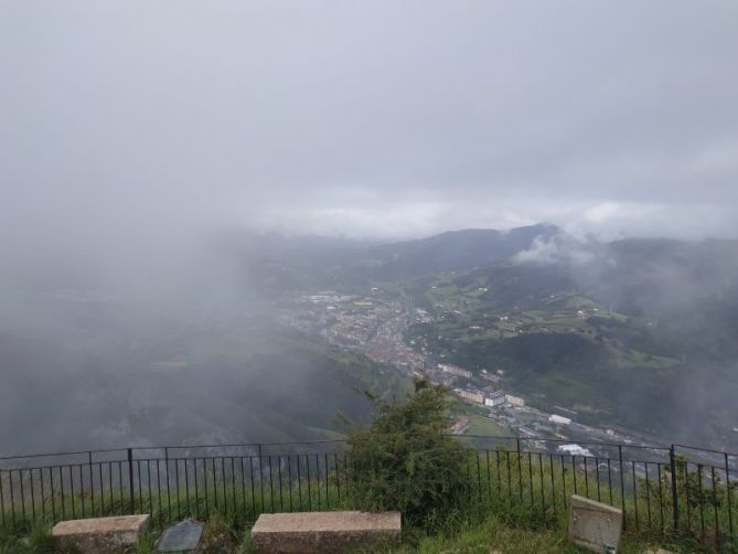 Entre la niebla: foto en Tolosa