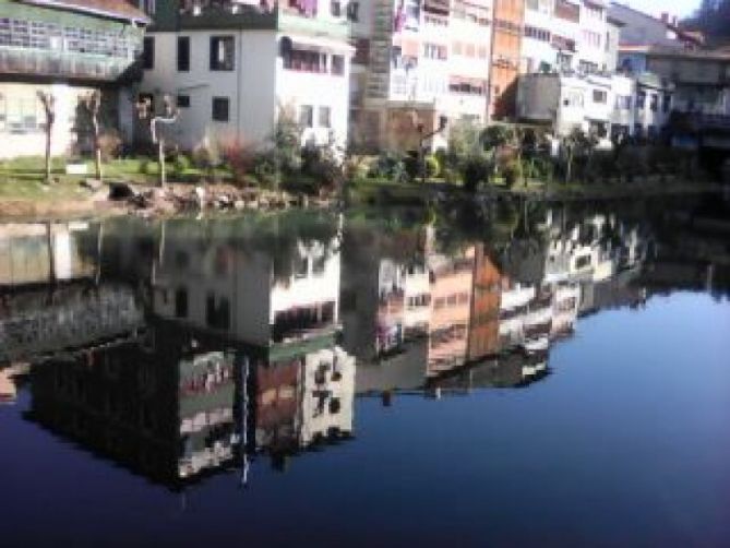 Espejo azul: foto en Soraluze-Placencia de las Armas