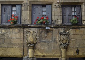 Etxe museoko leihoak