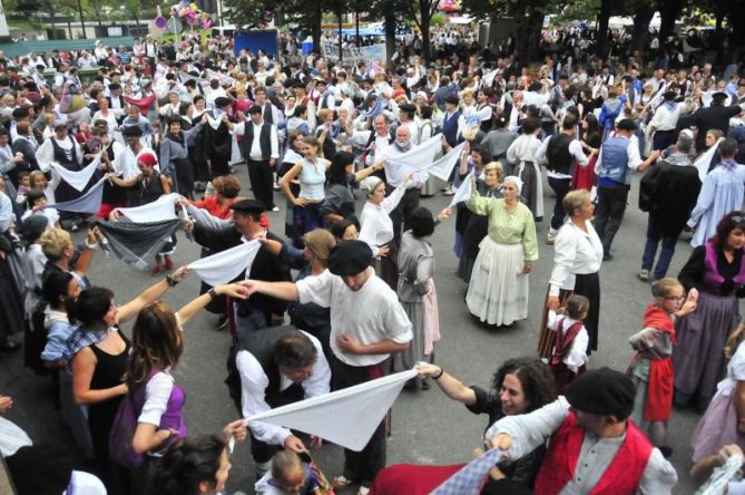 Euskal jaiak  Zarautzen : foto en Zarautz