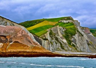 Flysh de Zumaia desde la mar 