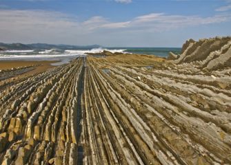 Flysh de Zumaia con marea baja 