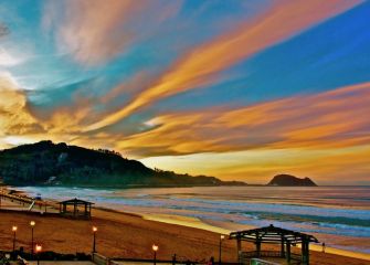 Fuego en la playa de Zarautz 