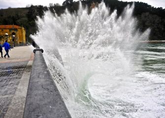 Grandes olas en Zarautz  -2