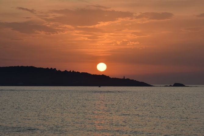 Higer Lurmuturra ilunabarrean: foto en Hondarribia