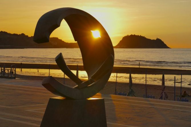 Homenaje al surf : foto en Zarautz