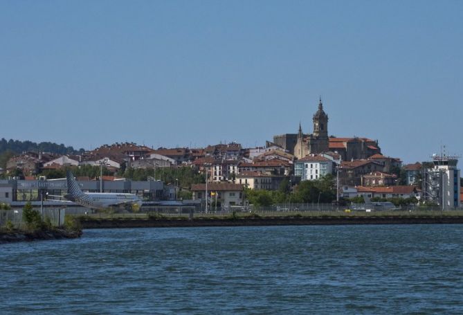 Hondarribia y el río y el mar: foto en Hondarribia