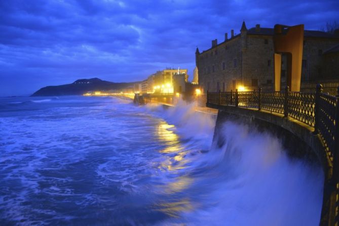 La hora azul de la mañana : foto en Zarautz