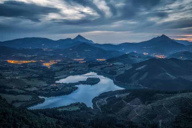 Hora azul en Orkatzategi: foto en Aretxabaleta