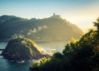 Hota dorada en la bahía
