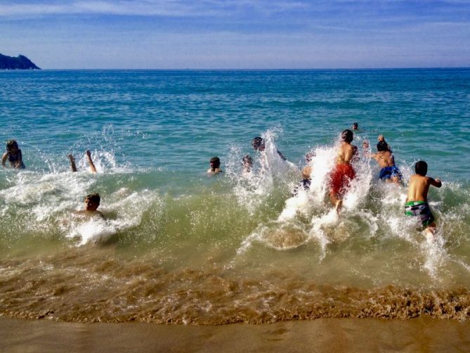 Jugando con las olas : foto en Zarautz