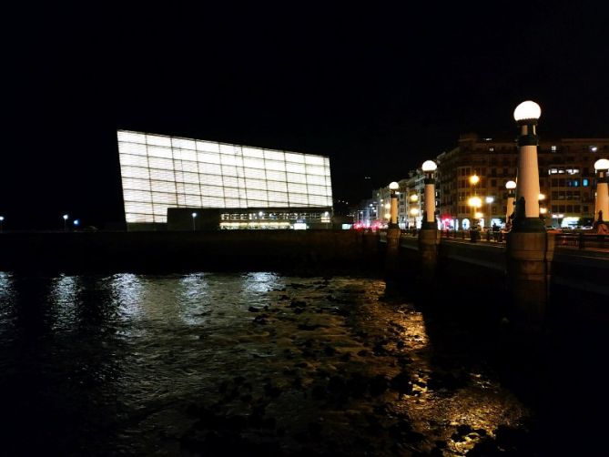 Kursaal de noche: foto en Donostia-San Sebastián