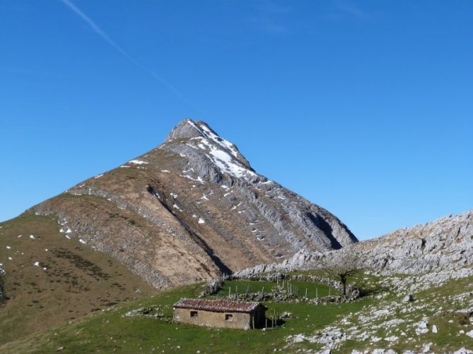 Larrunarri desde Etizegi: foto en Amezketa