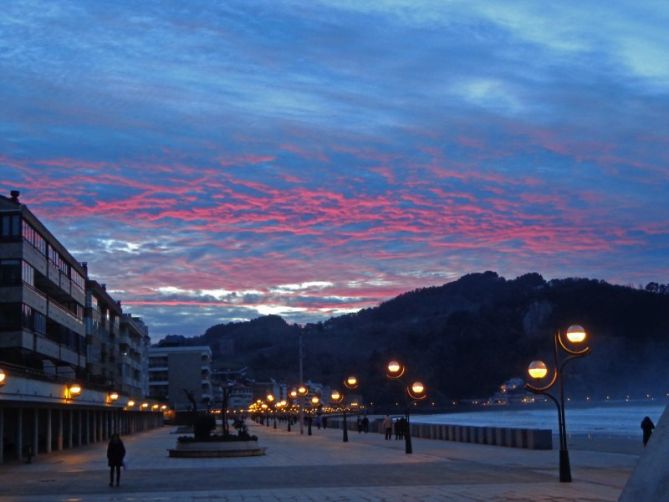 Malecón al atardecer: foto en Zarautz