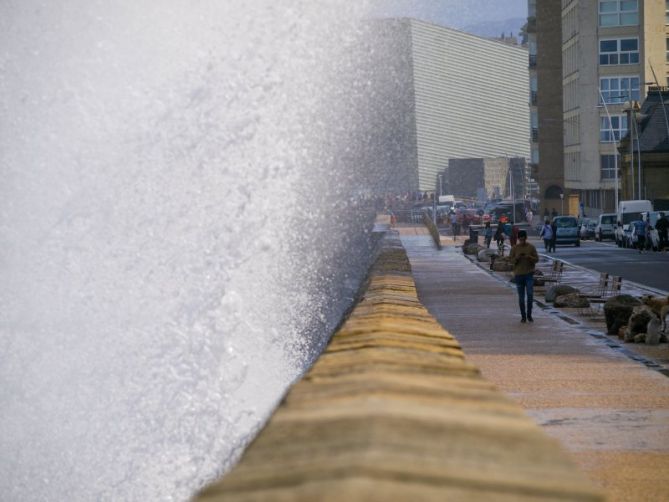 Mareas vivas en el Paseo Nuevo: foto en Donostia-San Sebastián