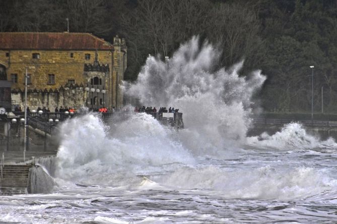 Mareas vivas en Zarautz : foto en Zarautz