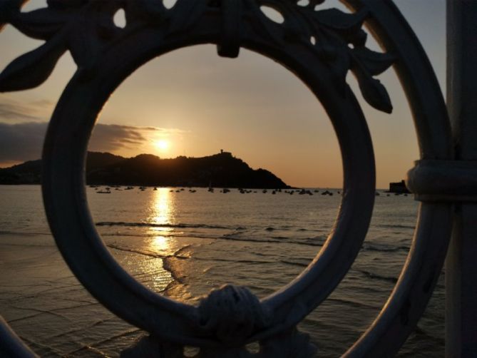 Mirando tu castillo: foto en Donostia-San Sebastián