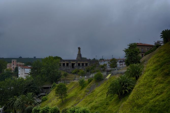 Monumento a Juan Sebastian elcano: foto en Getaria