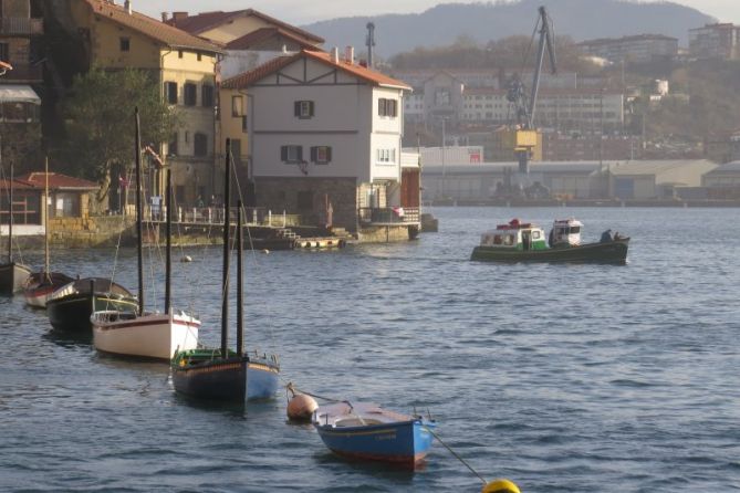 motora de Donibane: foto en Pasaia