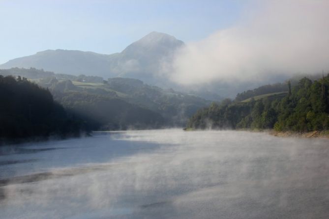 Nieblas inquietas: foto en Baliarrain