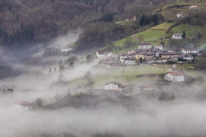 Nieblas matinales: foto en Baliarrain