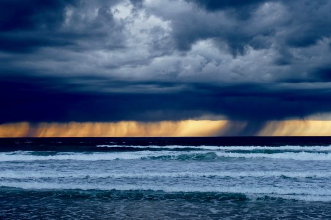 Nubarrones en la mar : foto en Zarautz