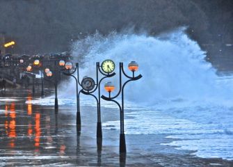 Olas gigantes en Zarautz 