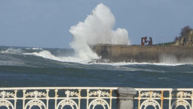 Olatuak , Ondarretatik: foto en Donostia-San Sebastián