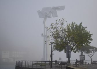 Pasaia San Pedro entre la niebla