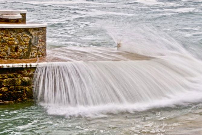 Peinando el puerto : foto en Zarautz